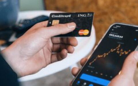 Brian Armstrong盛赞’钻石手’：Coinbase报告显示零售投资者在市场波动中坚定持有