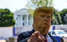 特朗普家族迷因币投资者损失43亿美元，代币暴跌超90%