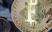 比特币期权市场更新：恐慌情绪消退但交易者仍保持防御姿态 - 详细分析