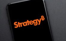 Saylor和Tom Lee保持看涨，尽管MicroStrategy和BitMine亏损加剧