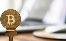 比特币岿然不动：特朗普15%全球关税上调未能撼动加密市场