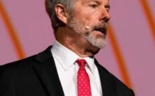 赛勒策略升级：MicroStrategy转向普通股融资，加码超2亿美元比特币购买