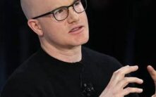 特朗普会见Coinbase CEO，批评银行阻碍加密货币法案通过 - Politico报道