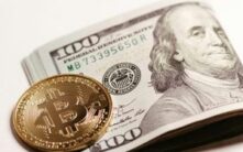 美军袭击伊朗期间美国政府转移比特币，市场密切关注