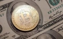 特朗普前顾问：美国应对比特币采取实际行动，而非仅口头赞扬