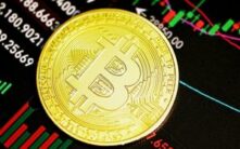 比特币在伊朗战争波动中重夺73,000美元，但分析师发出关键警告