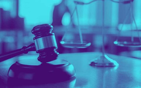 前洛杉矶警官因加密货币抢劫绑架青少年被判有罪